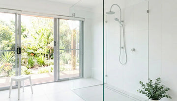 How to clean shower glass without streaks